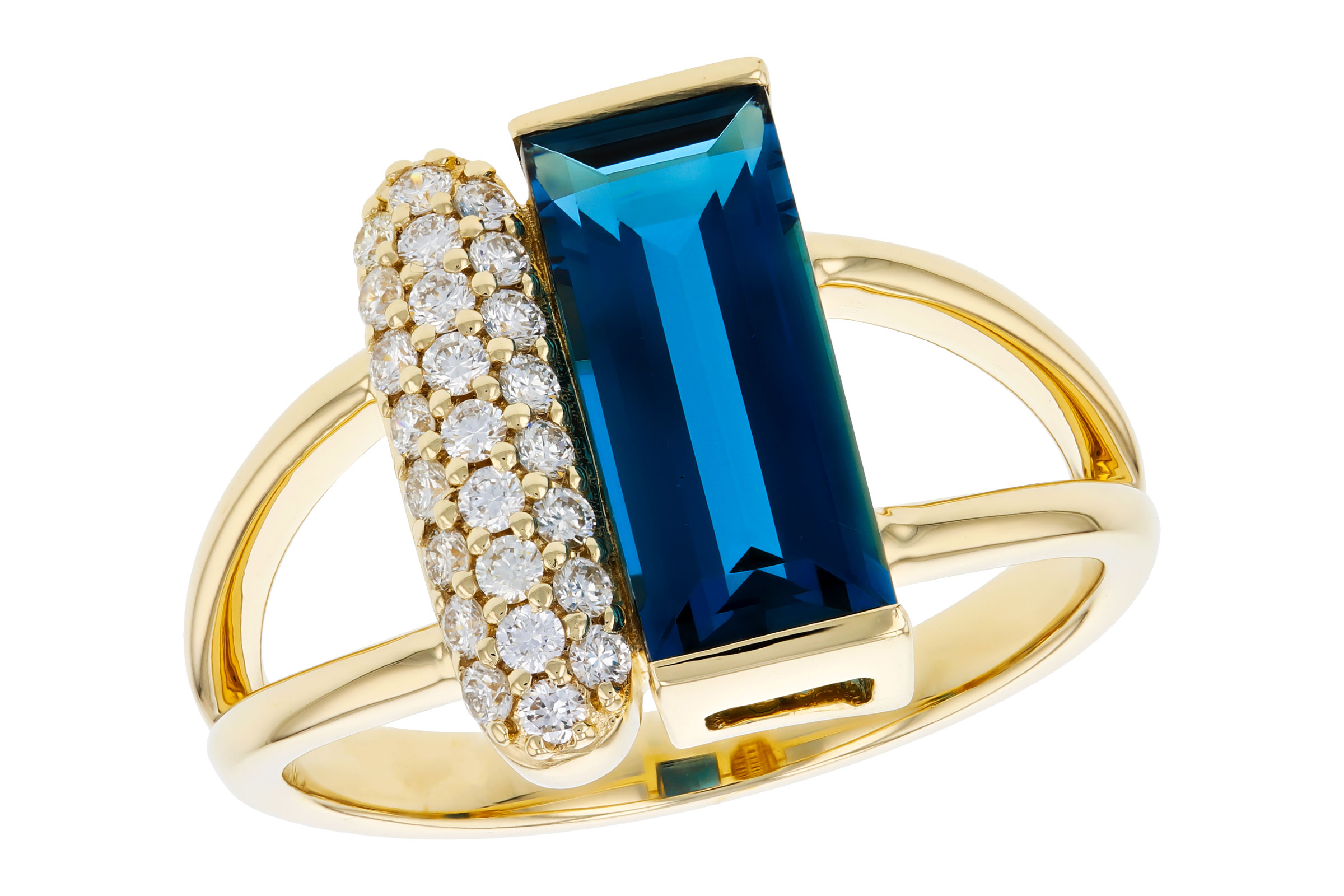 K302-75117: LDS RG 2.67 LONDON BLUE TOPAZ 2.92 TGW (12x5MM BT)